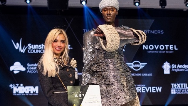 Laras Andriyani, Seniman Asal Bogor yang Menang Penghargaan Wearable Art di Australia